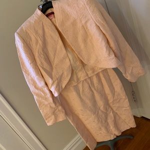 Skirt suit size 6 in peach color cotton